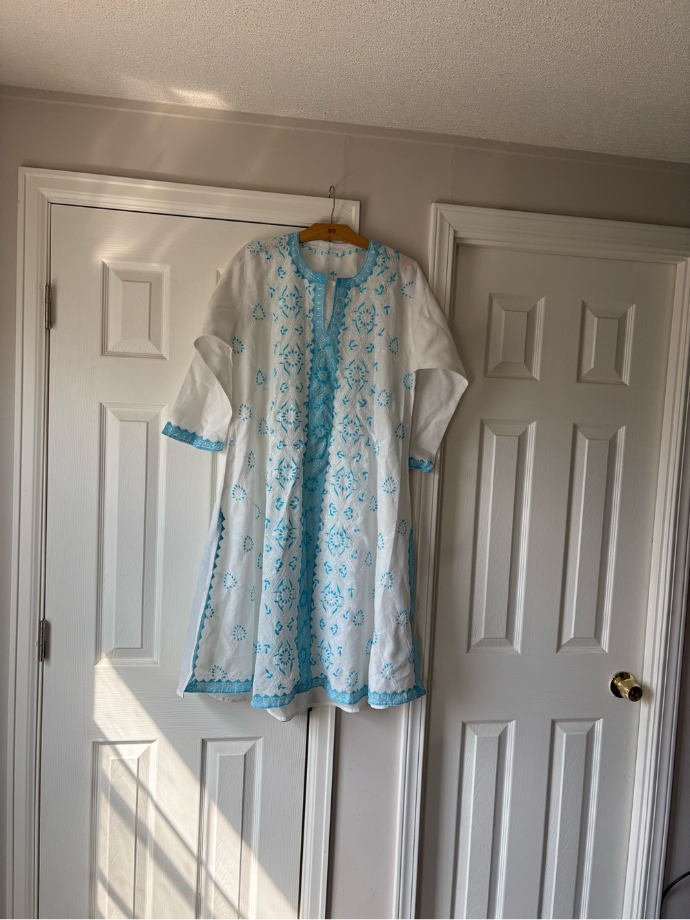 Womens setWhite and Light Blue Embroidered no size tag
